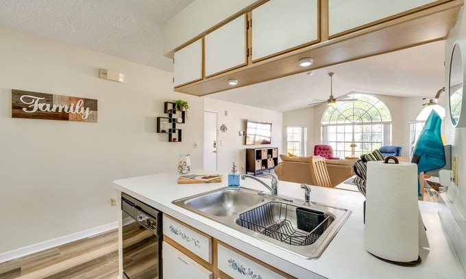 Royal Palm Bay Condominio | Disney-Themed Condo w/ Pool Access in Kissimmee!