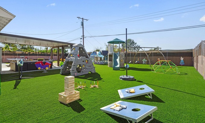 Anaheim Resort Casa | Disneyland Dream: Arcade, Theater, Playground, Minigolf, and more!