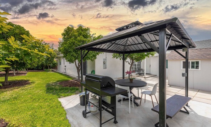 Sherwood Forest and Thistle Development Casa | Disneyland/Knott's, 6BR, 4BA, 3000 sqft, No Tax