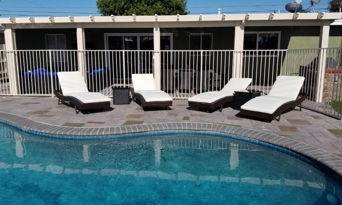 Southwest Anaheim Casa | Disneyland & Knotts Close! Hot Tub, Mini Golf, private pool, gameroom