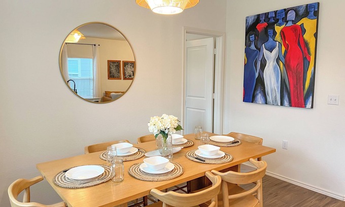 Pflugerville Casa | Dive into Luxury: Your Retreat in North Austin - Full Amenity House