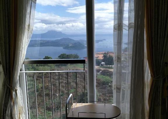 Tagaytay Apartamento | Divina Grasya Tagaytay Condo Facing Taal