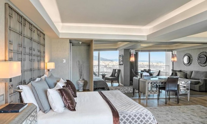Vouliagmeni Apartamento | Divine 1BR Suite overlooking the Athenian Riviera