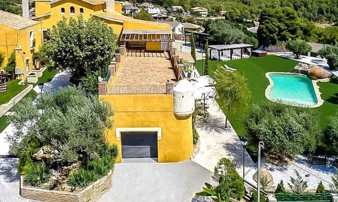 Can Trabal Villa | Divino y encantador para 24 pax, a 12km de Sitges