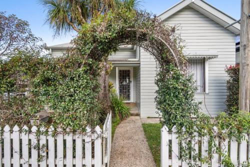 Bangalow Casa | Divine Cottage - Main Street Bangalow