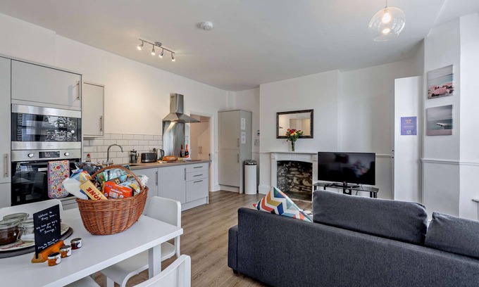 Swanage Apartamento | Dizzy Lows Modern 1 Bedroom Swanage Apartment with Bay Views