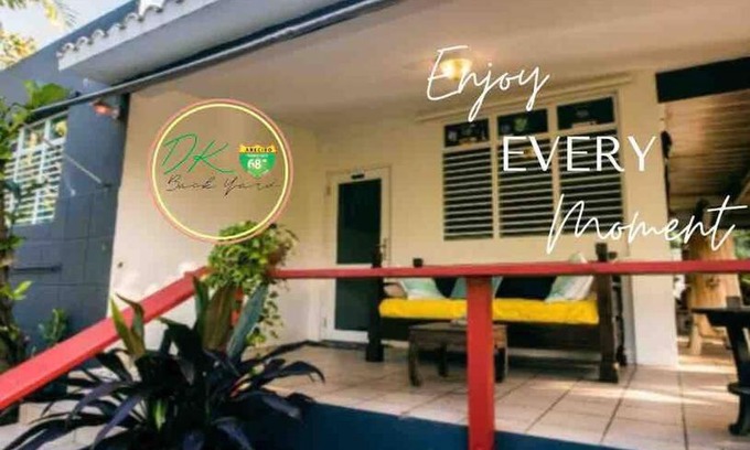 Islote Apartamento | DK Back Yard Surf Shack- Complete Apartment