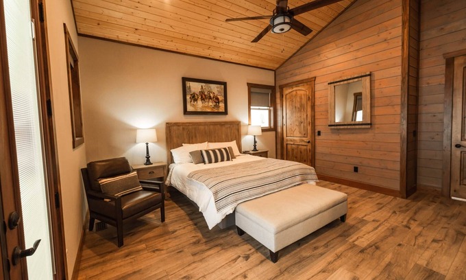 Preston Casa | DMR Cabin 4 | Two-Level | Max Capacity 16