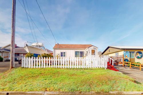 Winchester Bay Casa | DnA Tiny beach House