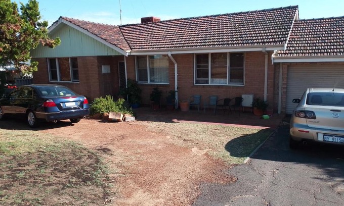 Carey Park Casa | Do Drop Inn No Pets 188 Clarke St East, Carey Park