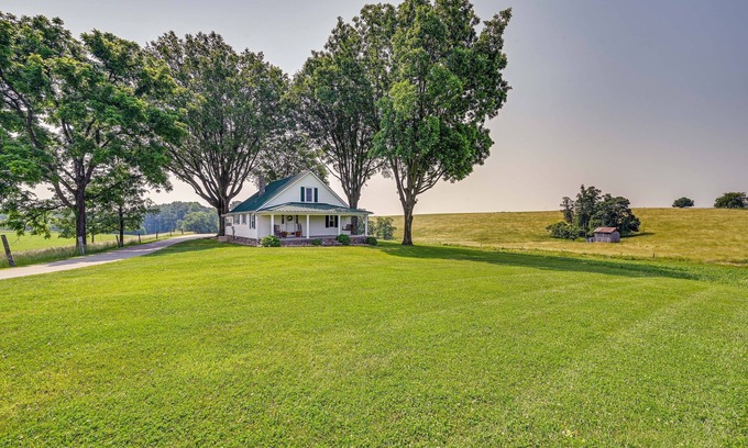 Elkin Casa | Dobson Farmhouse w/ Scenic Porch - Near Vineyards!