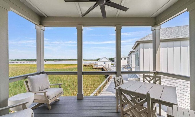 Georgetown Casa | Dock and Dwell at the Winyah Bay Club, Pool, Outdoor Lounge/Grill and Boat Slip included!