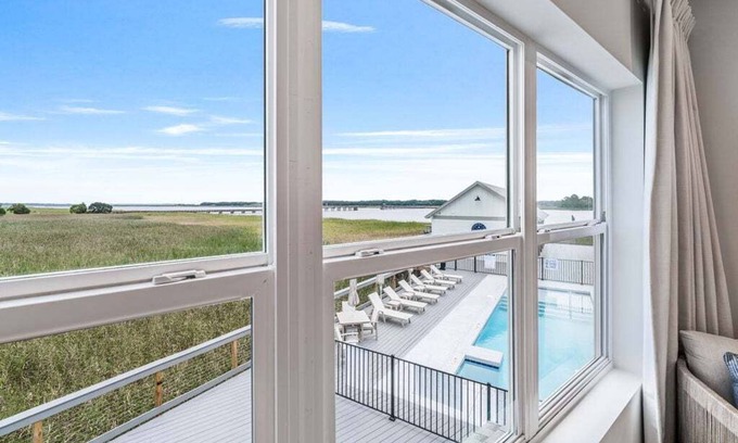 Georgetown Casa | Dock and Dwell at the Winyah Bay Club, Pool, Outdoor Lounge/Grill and Boat Slip included!