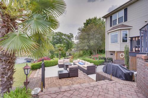 Roanoke Rapids Casa | Dock and Kayaks Lakefront Roanoke Rapids Home