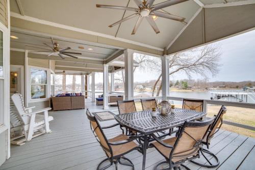 Enchanted Oaks Casa | Dock and Lake Access Gem on Cedar Creek Reservoir