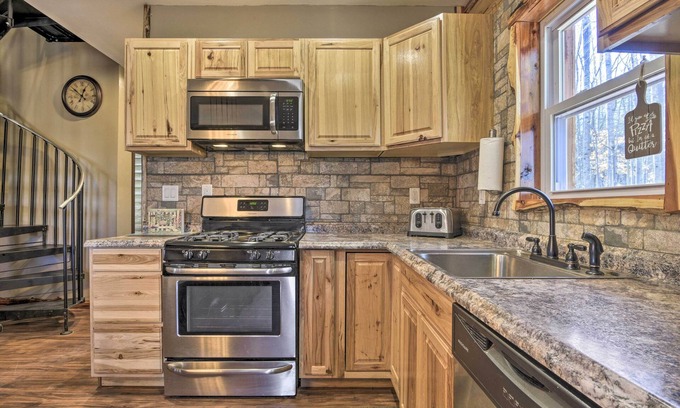 Pittsville Cabaña | Dock + Boat Slip: Stylish Cabin on Leesville Lake