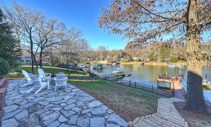 Westport Casa | Dock Days by AvantStay | Swimming Platform, Dock