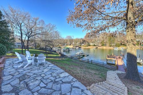 Westport Casa | Dock Days by AvantStay Swimming Platform Dock
