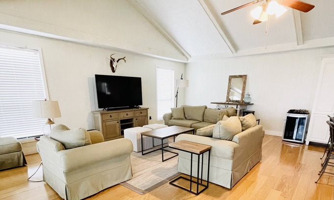 Ventress Casa | Dock Holiday, 5 bdrm/4 bath Lake House