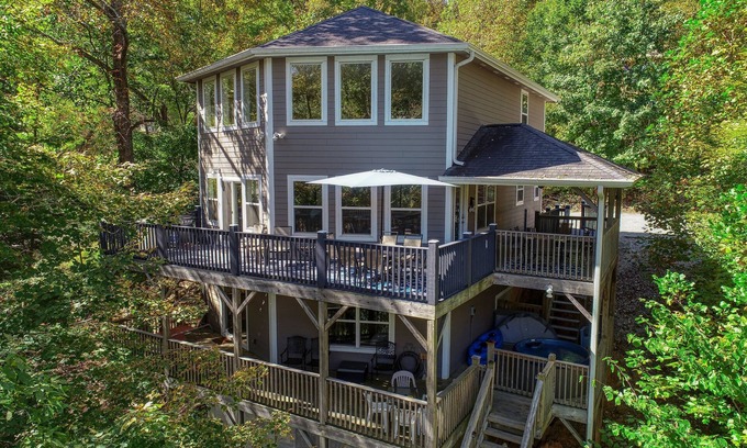 Speedwell Casa | Dock Holiday – Lakefront, Sleeps 19, private dock, private hot tub
