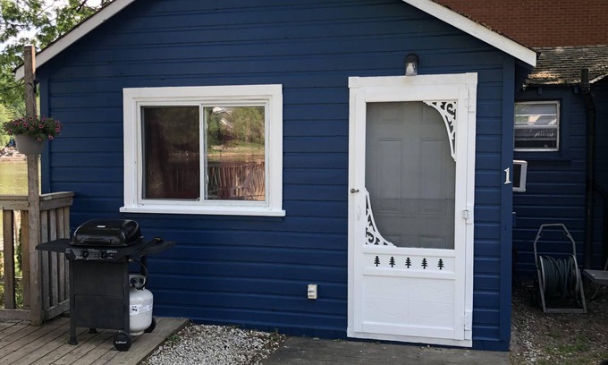 Wasaga Beach Cabaña | Dock Life Cottage 1 - Riverside, 2 Bedroom, Wasaga