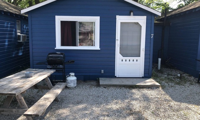Wasaga Beach Cabaña | Dock Life Cottage 7 - Riverside, 2 Bedroom, Wasaga