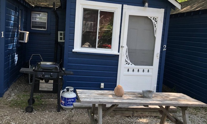 Wasaga Beach Cabaña | Dock Life Cottage 2 - Riverside, 1 Bedroom, Wasaga