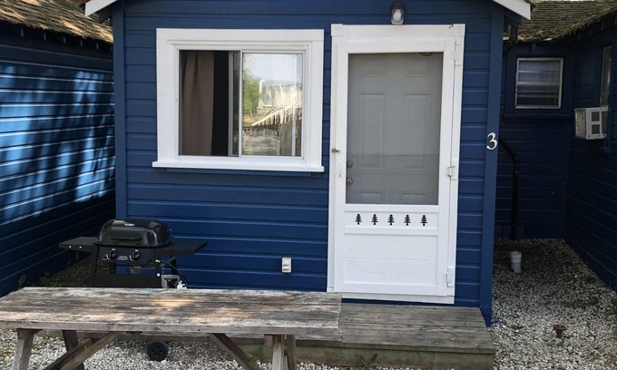 Wasaga Beach Cabaña | Dock Life Cottage 3 - Riverside, 1 Bedroom, Wasaga