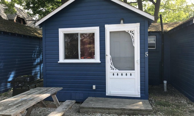 Wasaga Beach Cabaña | Dock Life Cottage 5 - Riverside, 1 Bedroom, Wasaga