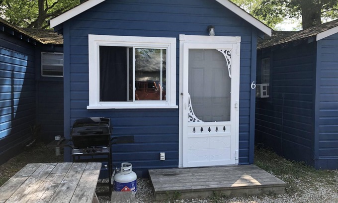 Wasaga Beach Cabaña | Dock Life Cottage 6 - Riverside, 1 Bedroom, Wasaga