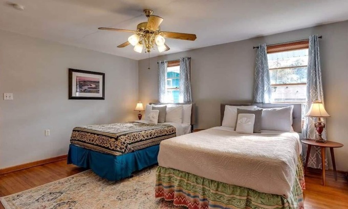 Savannah Casa | Dock&Volleyball! Near Downtown - Blue & Turquoise!
