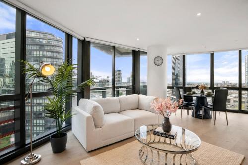 Docklands Apartamento | Docklands Waterfront Luxury Views with Pool and Gym