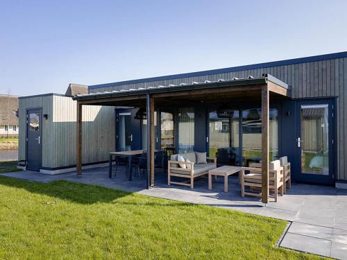Delfstrahuizen Casa | Docklodge in Friesland with Private Mooring