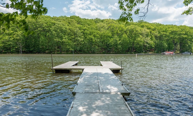 North Glade Hills Casa | New! Happy Times: Dogs OK, Lakefront, Dock Slip, A/C, Fire Pit!