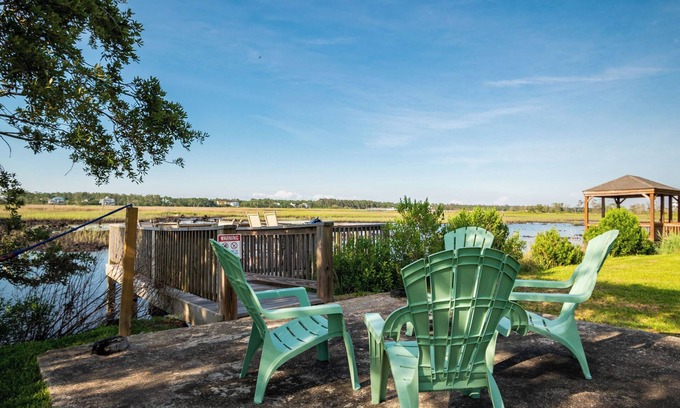 Tranquil Harbour Casa | Dockside Paradise: Artsy and Eclectic with Views of Intracoastal Waterway