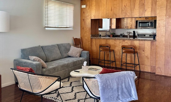 Silver Lake Casa | Dodger Stadium House for Rent! 5bedroom 3 Bath, with private patio!