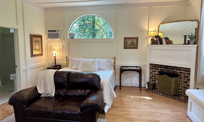 Nacogdoches Cabina | Doe Stowey - An English cottage escape at Stag Leap Cabins!