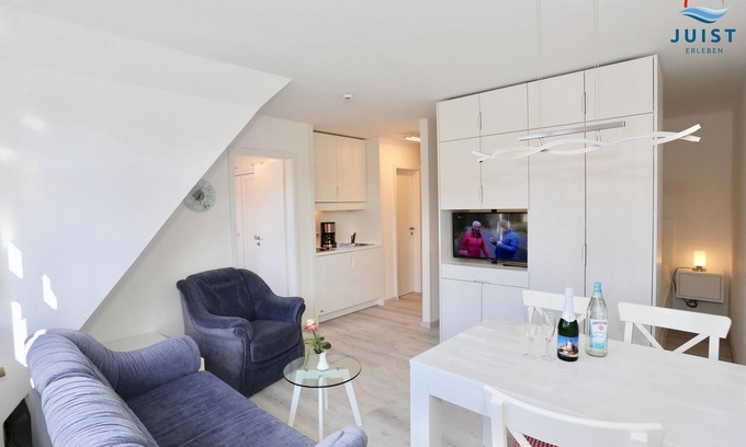 Juist Apartamento | Dog and family-friendly apartment with sauna and swimming pool, centrally located
