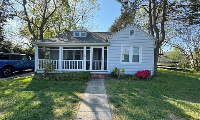 Ocean View Casa | Dog-friendly 2 bedroom beach bungalow with AC and outdoor fire-pit in Ocean View