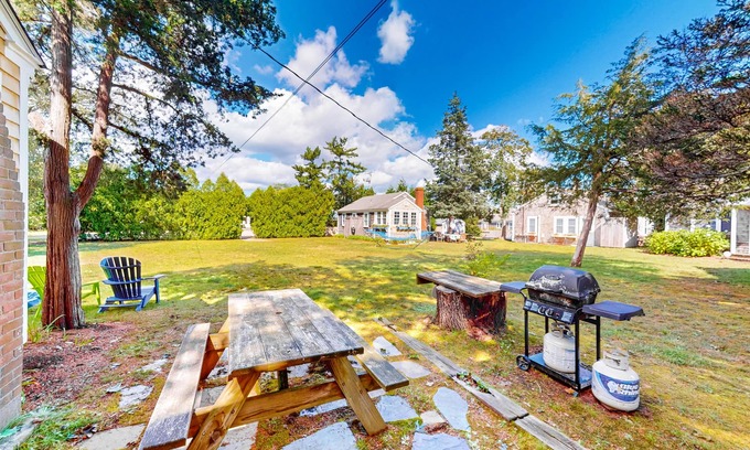 Harwich Port Cabaña | Cabaña en la playa que admite perros con / c��sped grande en Main Street Harwich