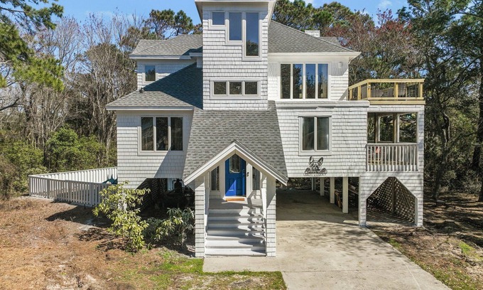 Monteray Shores Casa | Dog Friendly beachhome with own pool &hot tub view of sound 5min walk from beach