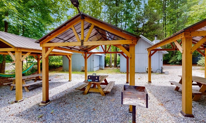 Sautee Nacoochee Cabaña | Dog-friendly, cozy cottage w/serene surroundings & amazing mountain views