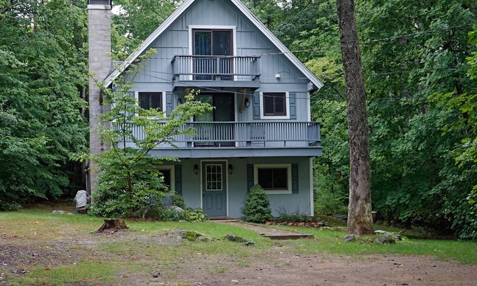 Moultonborough Chalet De Esquí | Dog-friendly chalet near the beach with deck, washer/dryer, grill, lawn & AC