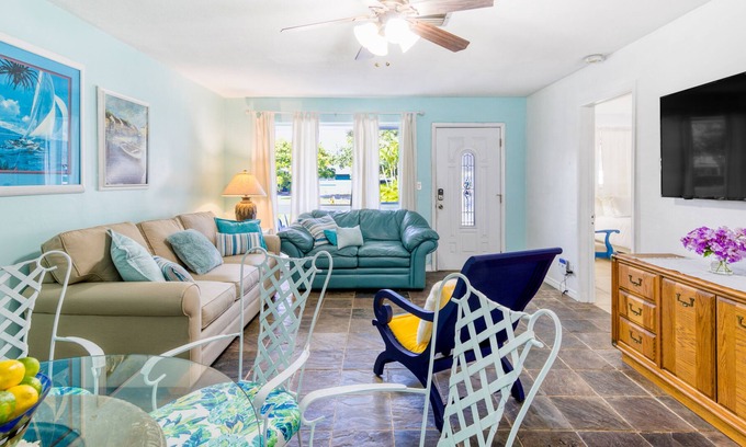 Coral Ridge Isles Casa | Dog-friendly coastal duplex with patio, grill, AC, & washer/dryer - near beach