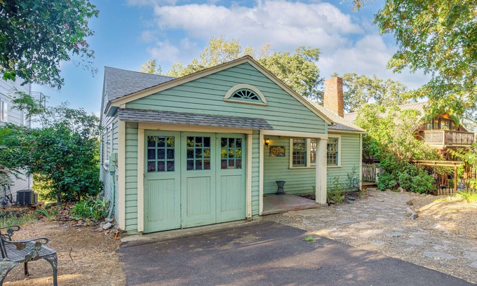 Hood River Cabaña | Dog-Friendly 'Columbia Cottage' in Hood River!