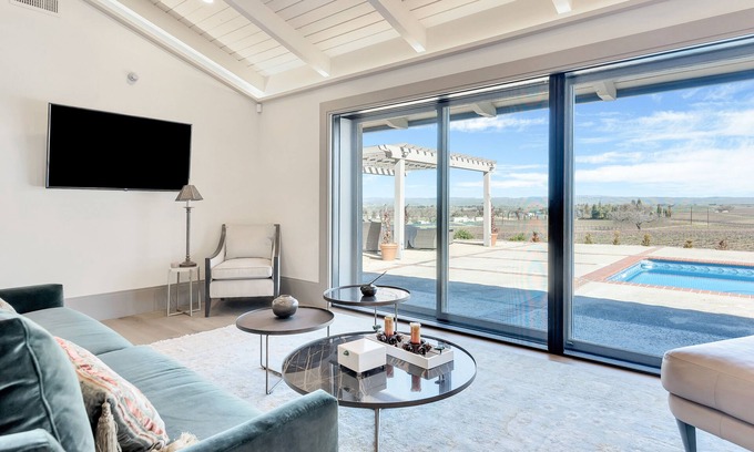 Paso Robles Casa | Dog-friendly Devi Vineyard home with pool, W/D & central AC