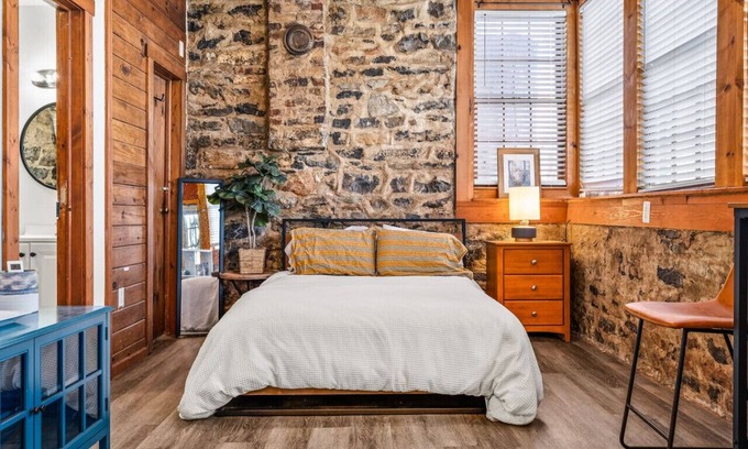 Luray Apartamento | Dog-Friendly Downtown Studio — Walk to Park, Shops