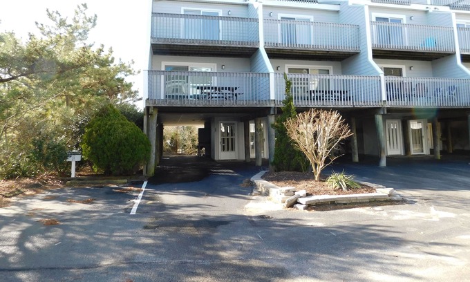 Bethany Beach Casa | Dog Friendly. End unit-one from beach. State park 32IH