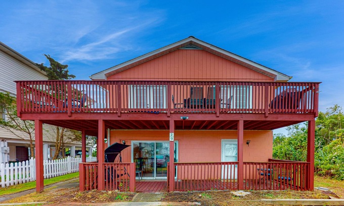 Fenwick Island Casa | Dog-friendly Fenwick Island home with wood stove & beach access – walk to shops