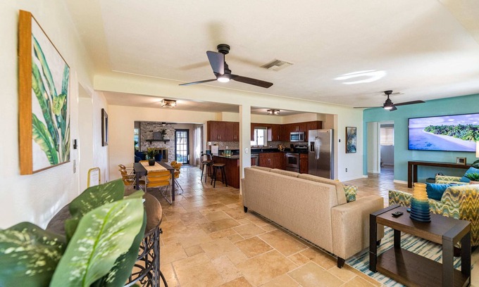 South Pinellas Community Council Casa | Dog Friendly fully fenced - 3 bed 2 bath home